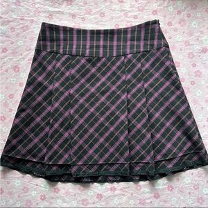 Apostrophe Skirt Plaid Tartan Pleated Pink Purple and Black Emo Scene Goth VTG